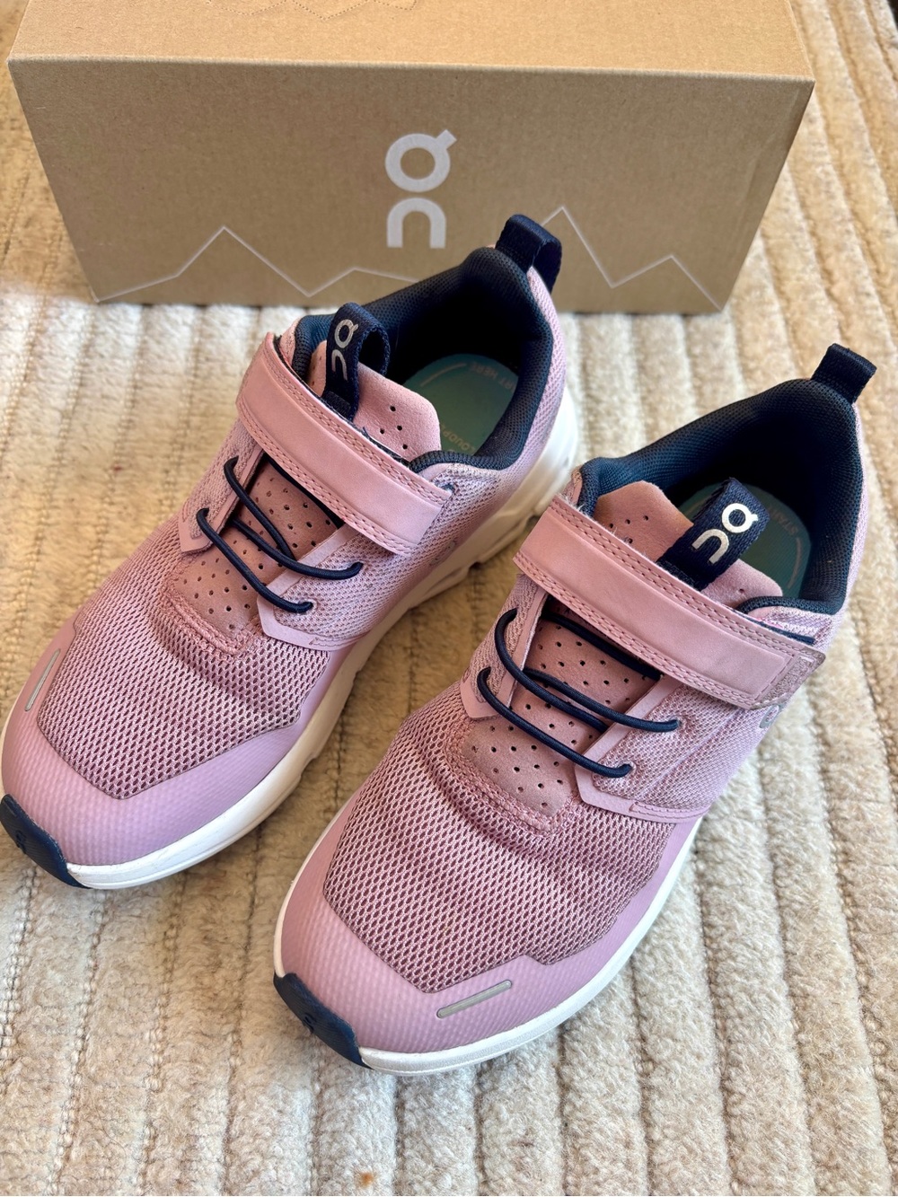 On Running Cloud Play Kids Pink and Navy Lace-Up Velcro Sneakers great condition - Picture 7 of 11